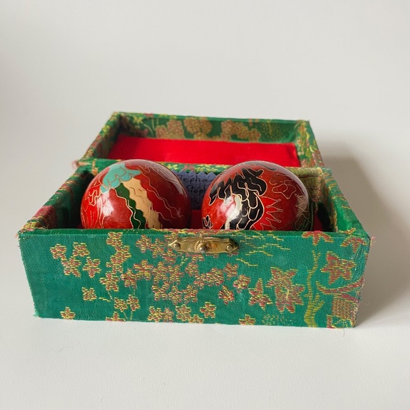 Vintage Chinese Cloisonné Meditation Balls: Baoding Iron Balls - Picture 8 of 9